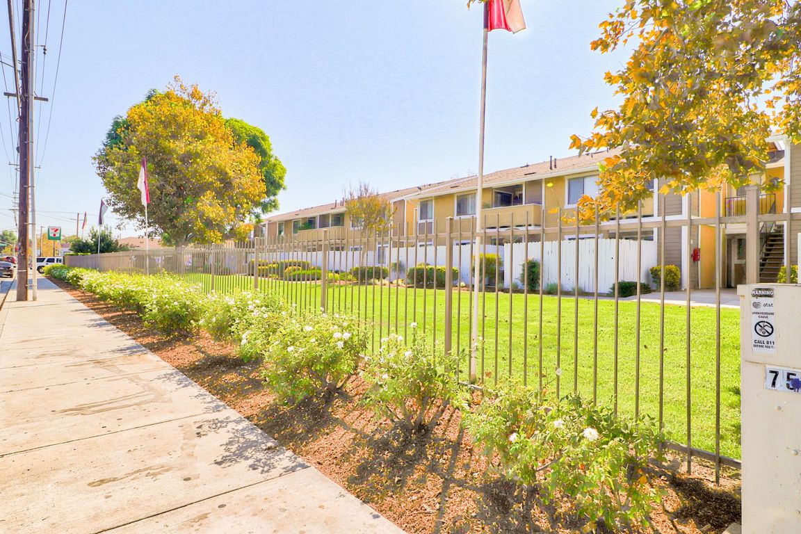 Riverside Apartments Cerro Vista Gallery