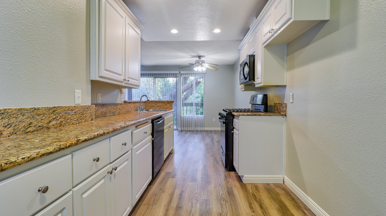 Apartment Riverside, CA Hidden Springs Location