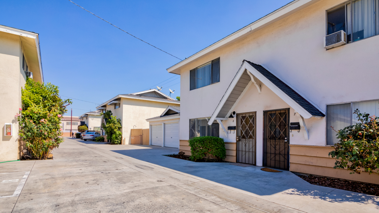 Artesia, CA Apartments Alburtis Floor Plans